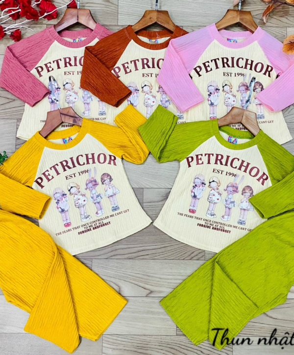 4 CÔ GÁI PETRICHOR